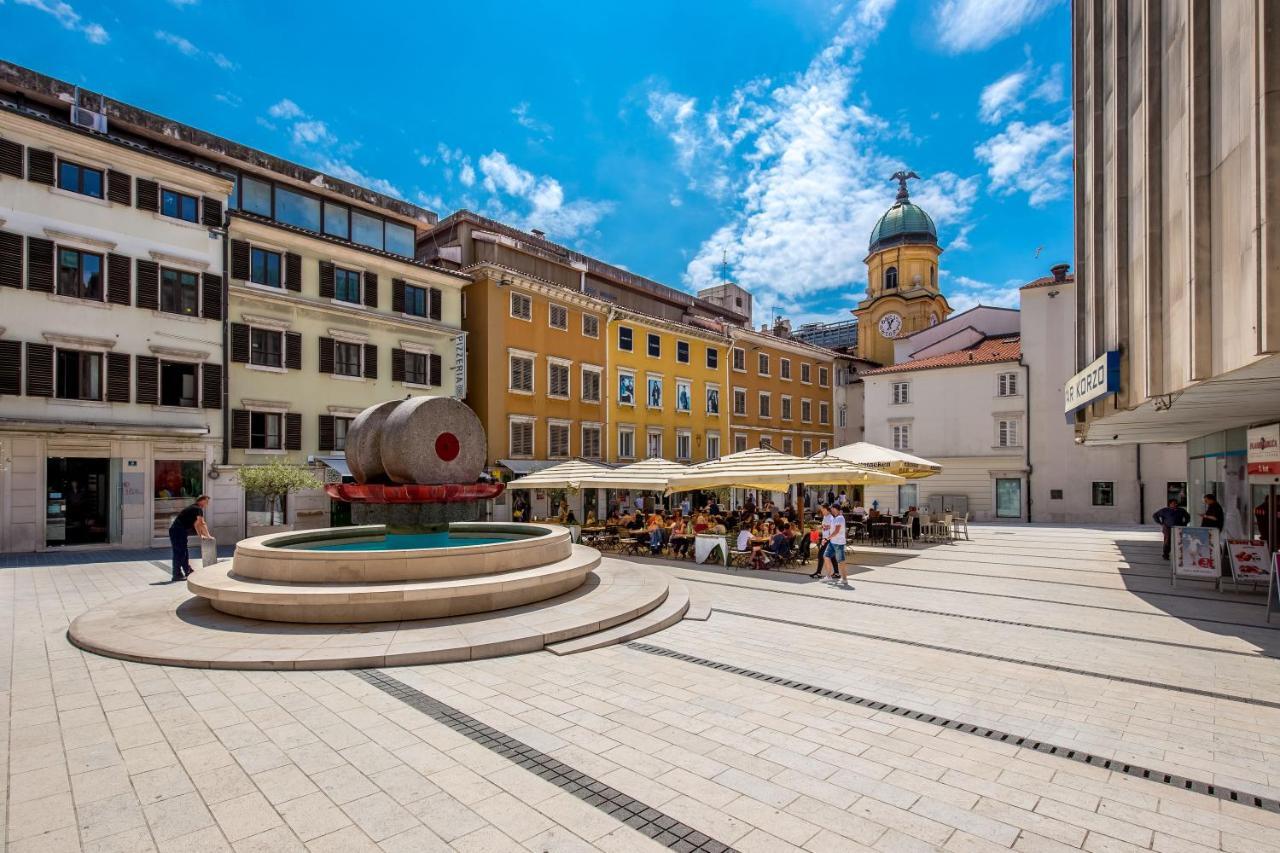 Hotel Deluxe Ploech Rijeka Exterior foto